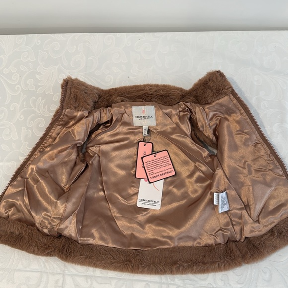 Urban Republic Kids' Colorblock Faux Fur Zip Vest. - Picture 5 of 9